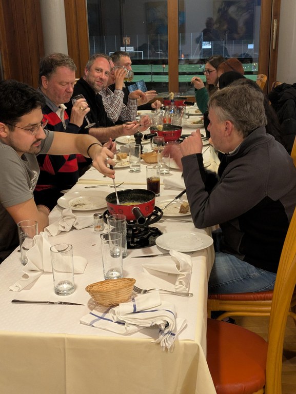 Gemeinsames Abendessen am ersten Abend Gemeinsames Abendessen am ersten Abend