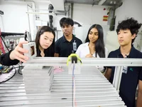 Team Xtreme beim Aufbau ihre Experiments.