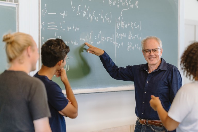 Prof. Dr. Hans Kroha Prof. Dr. Hans Kroha